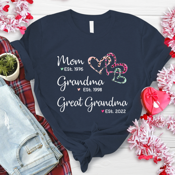 00Mom Est Grandma Est Great Grandma Heart Leopard V2 classic 01 navy women.png