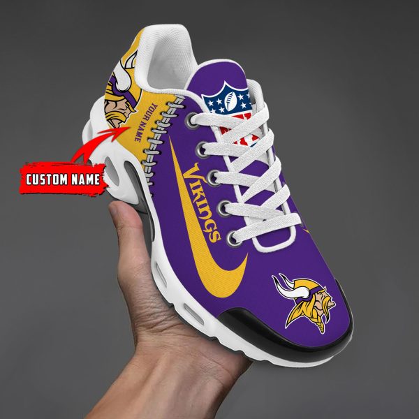 DCC NOMER00118 NFLSHOESMinnesotaVikings HoodieFront.jpg