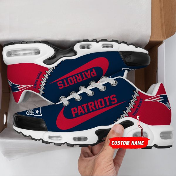 DCC NOMER00119 NFLSHOESNewEnglandPatriots HoodieBack.jpg