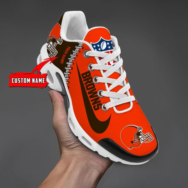 DCC NOMER0018 NFLSHOESClevelandBrowns HoodieFront.jpg