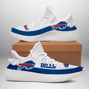 MOCKUP YEEZY 01 white 5 768x768 1.jpg