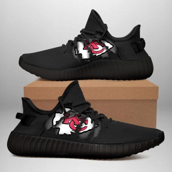 MOCKUP YEEZY 01 final 12 768x768 1.jpg