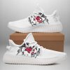 MOCKUP YEEZY 01 final 13 768x768 1.jpg